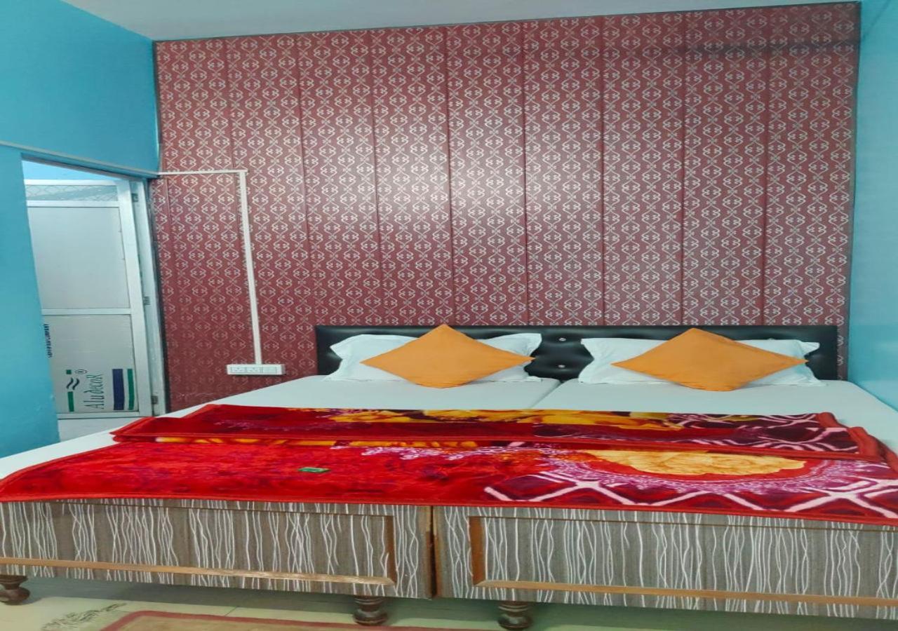 Sri Yoga Mandir Hotel Варанаси Екстериор снимка
