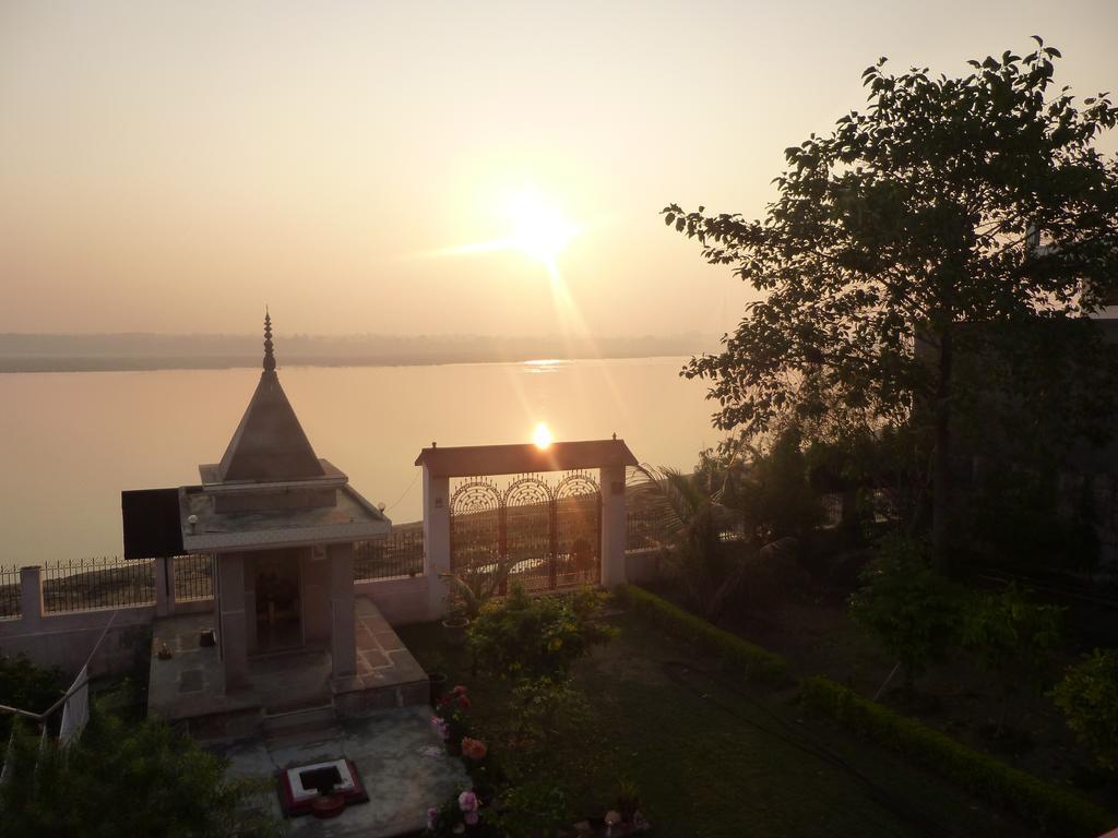 Sri Yoga Mandir Hotel Варанаси Екстериор снимка
