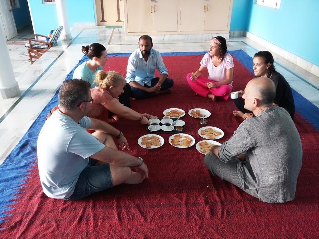 Sri Yoga Mandir Hotel Варанаси Екстериор снимка