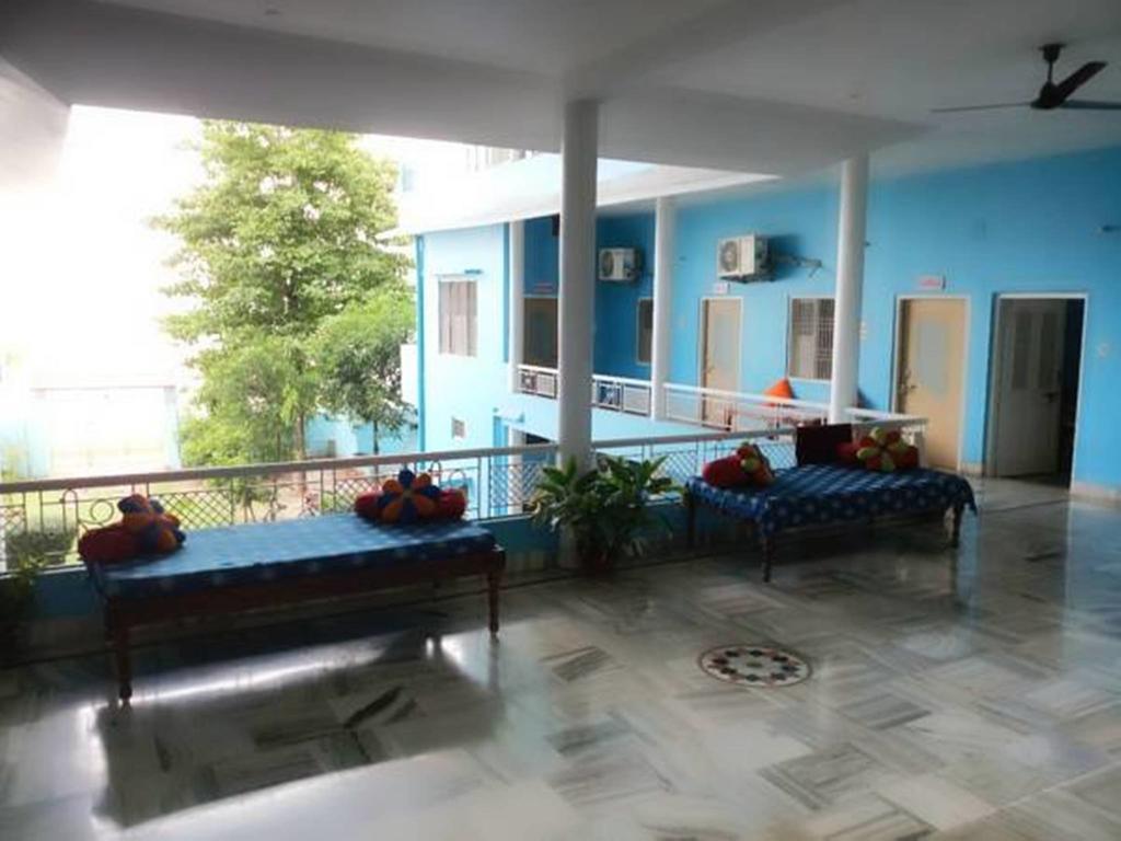 Sri Yoga Mandir Hotel Варанаси Екстериор снимка