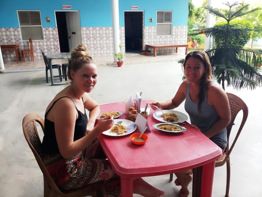 Sri Yoga Mandir Hotel Варанаси Екстериор снимка