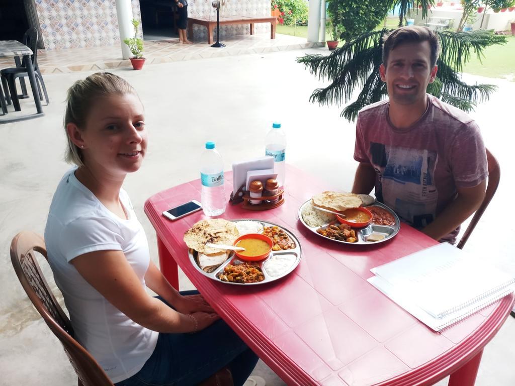 Sri Yoga Mandir Hotel Варанаси Екстериор снимка